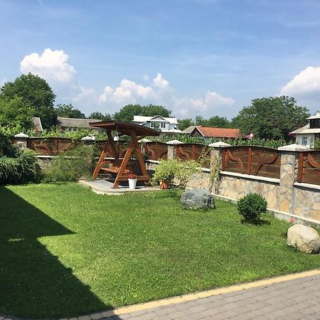 Vacation Home Yabluniv Ngoại thất bức ảnh
