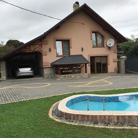 Vacation Home Yabluniv Ngoại thất bức ảnh