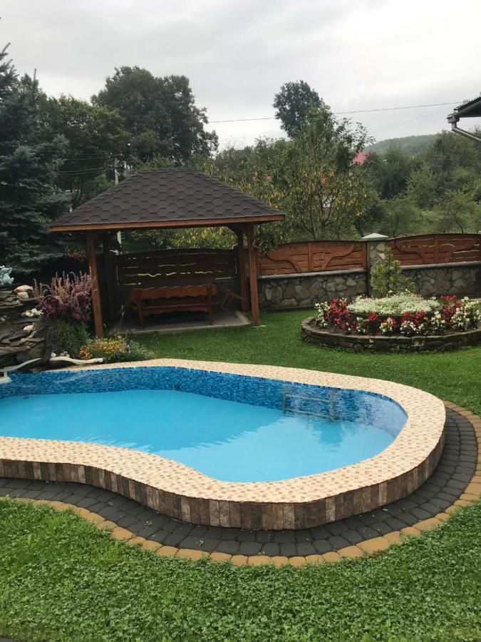 Vacation Home Yabluniv Ngoại thất bức ảnh