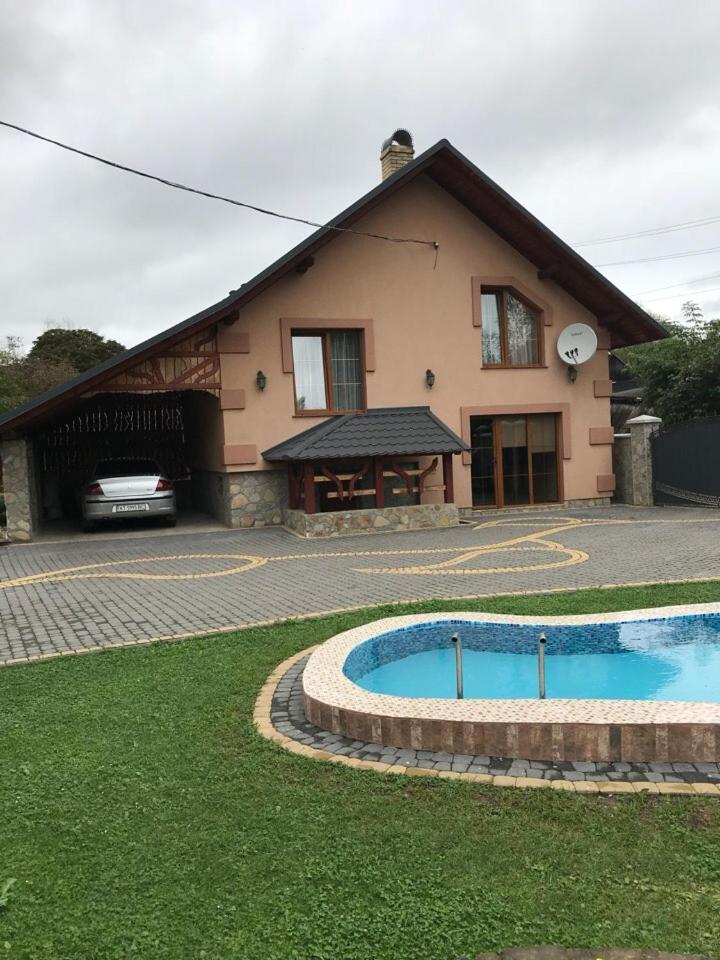 Vacation Home Yabluniv Ngoại thất bức ảnh